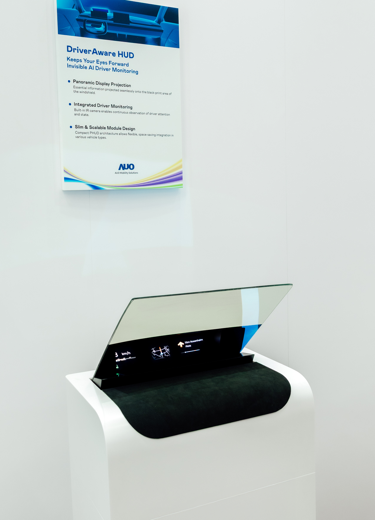 DriverAware HUD结合抬头显示器与隐藏式红外线摄影机，将车速、导航及警示讯息投影于挡风玻璃上，完美对齐驾驶目不离路的视线，同时，透过AI 监控驾驶注意力以提升安全性。